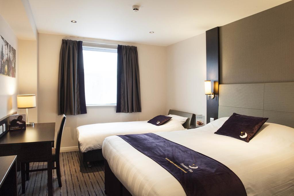 Premier Inn Aberdeen City Centre חדר תמונה