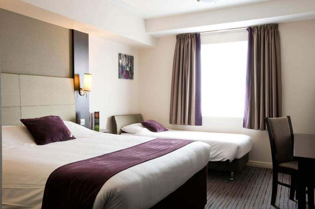 Premier Inn Aberdeen City Centre חדר תמונה