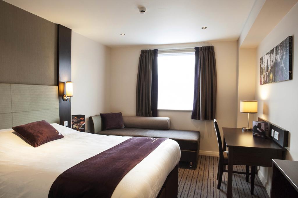 Premier Inn Aberdeen City Centre חדר תמונה